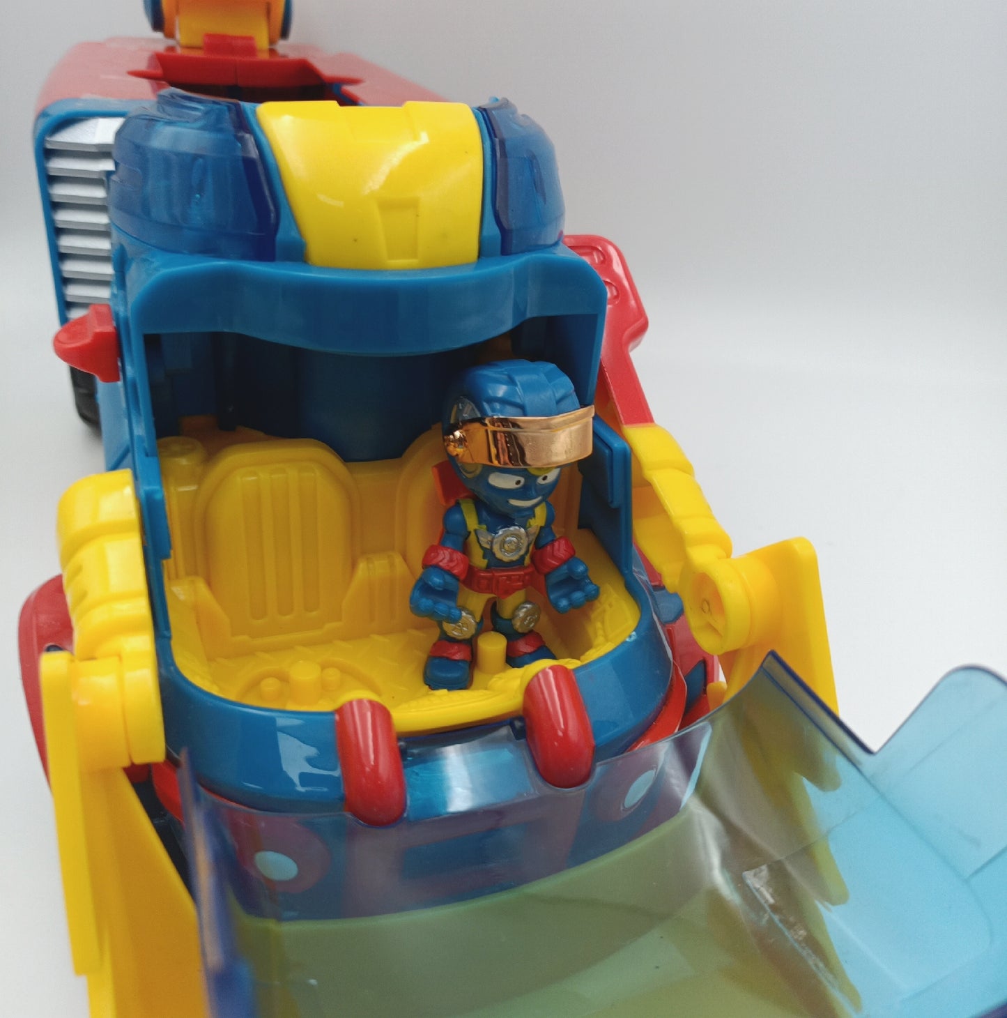 SuperThings Spielzeug Fahrzeug Feuerwehr Truck mit ausziehbarer Leiter Rettungsspaß Kinder