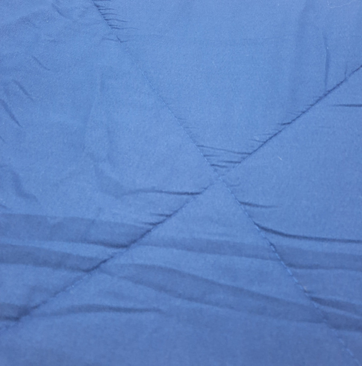 Amazon Basics Wende Steppdecke Mikrofaser 135 x 200 cm Marine Himmelblau
