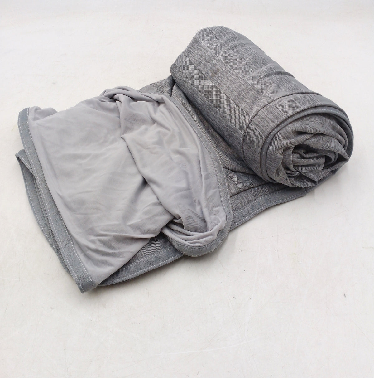 EMME Kühldecke ArcChill QMax über 0 5 230 x 230 cm Kühlende Decke 2 in 1
