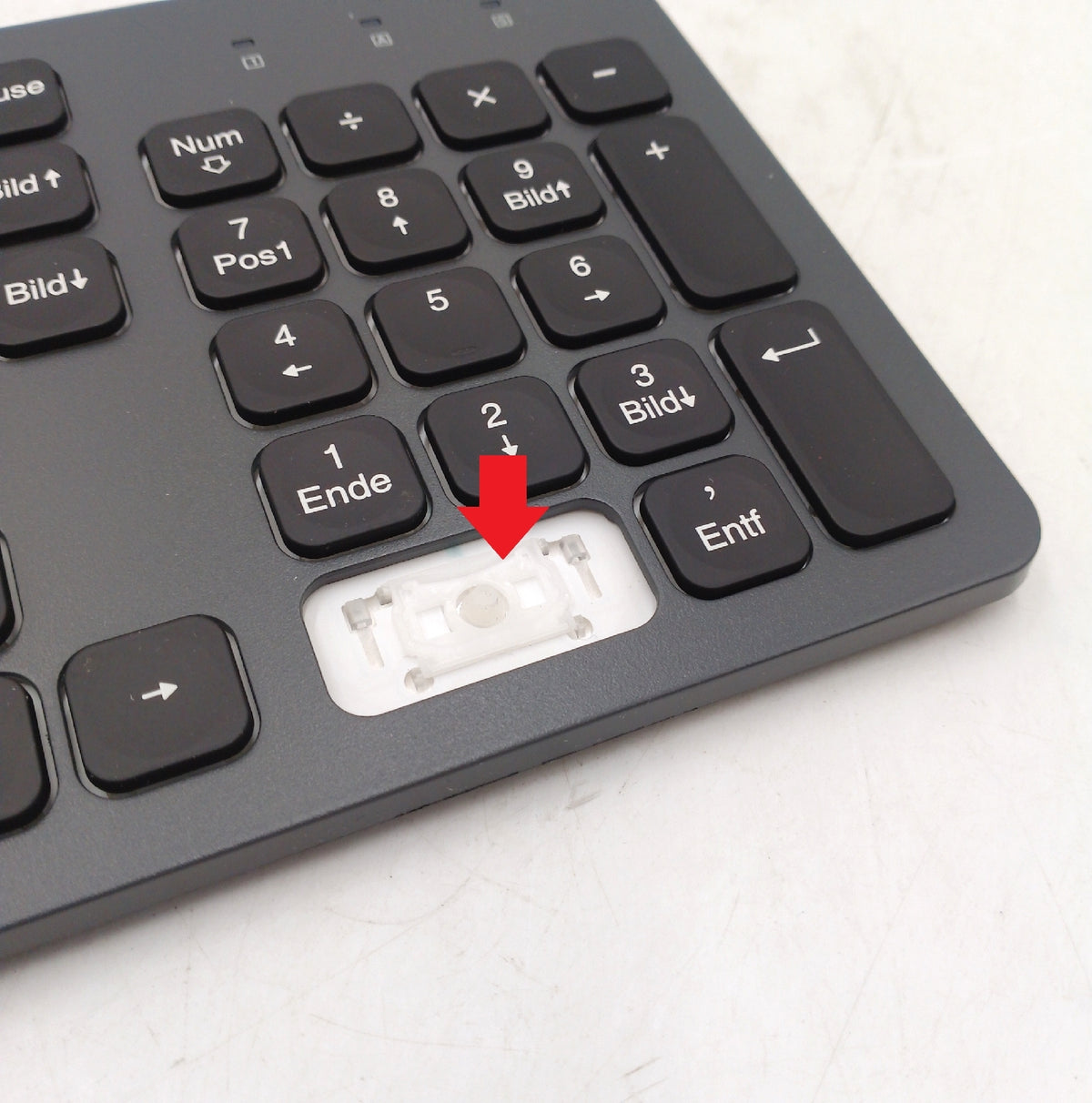 Hama Tastatur kabelgebunden USB beleuchtet Scissortasten eine Taste fehlt