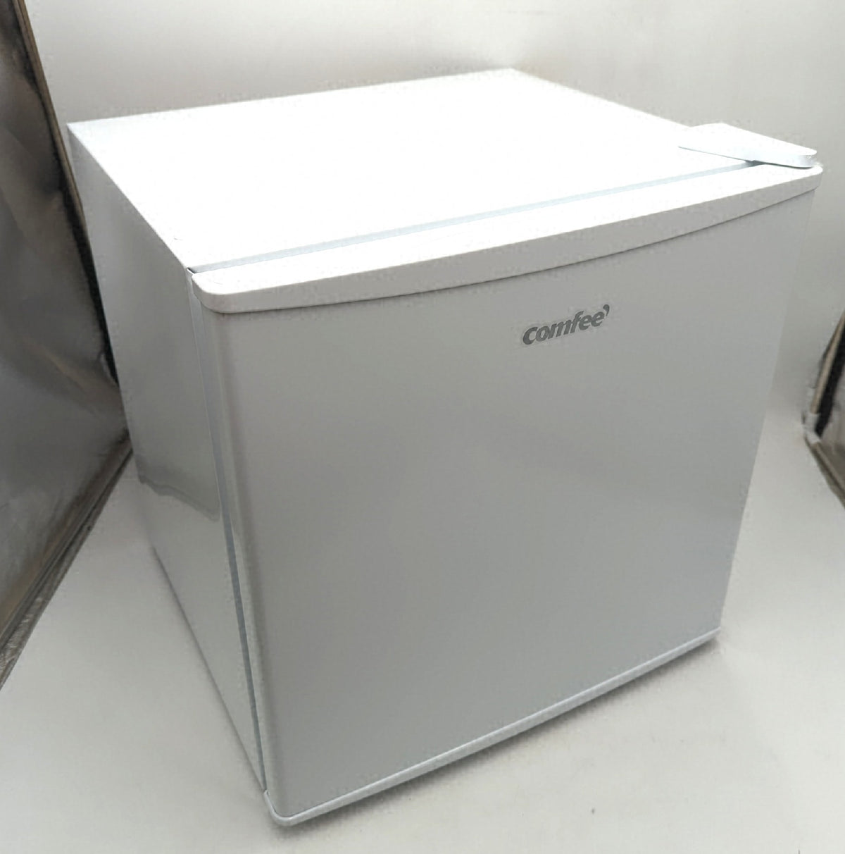 Comfee RCD50WH2E Mini Kühlschrank 43L Kühlbox Delle unten