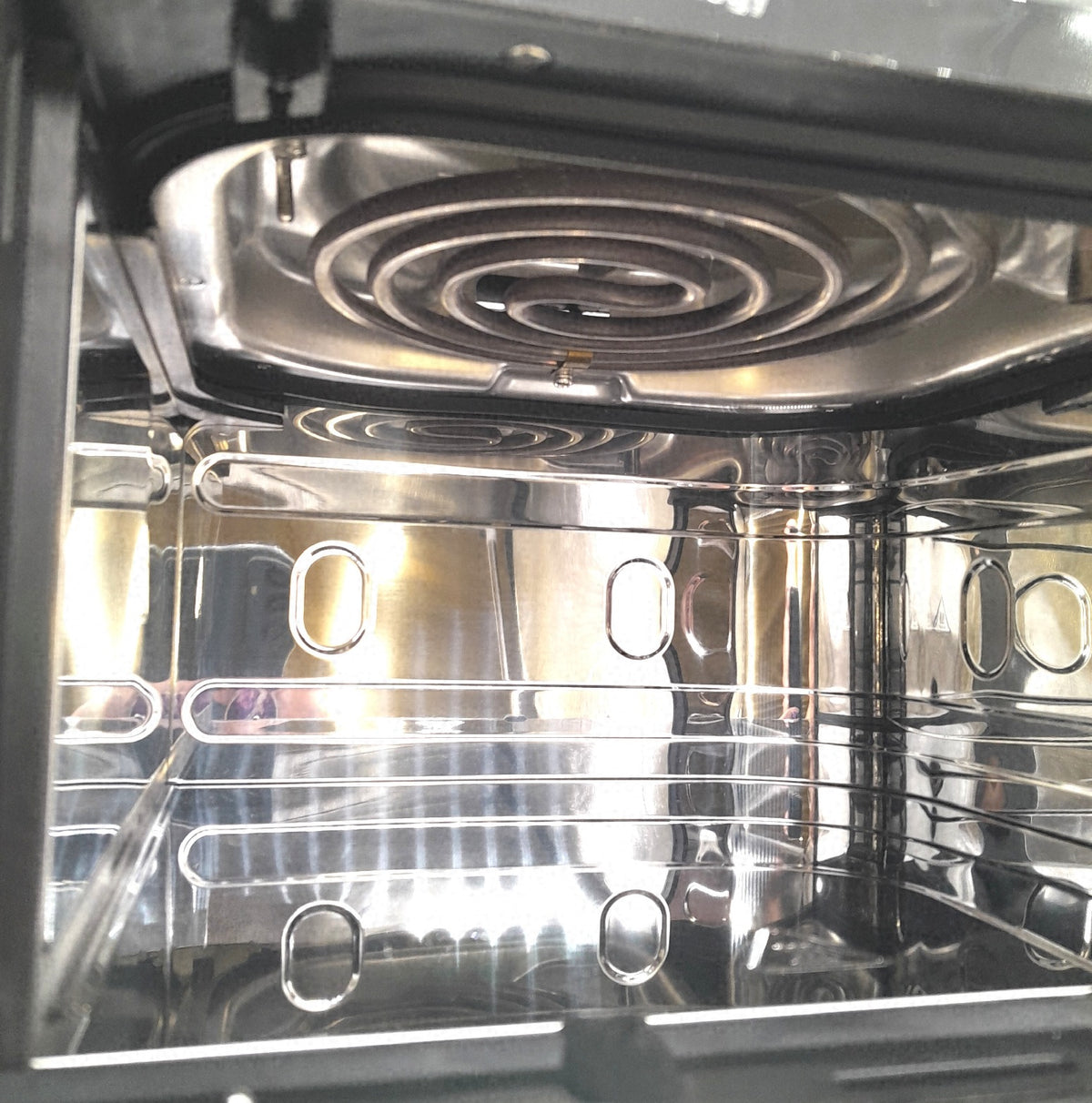 Philips Airfryer 5000 Series mit Doppelter Mand Met Stoom 9L Gehaeuse Gebrochen Transportschaden