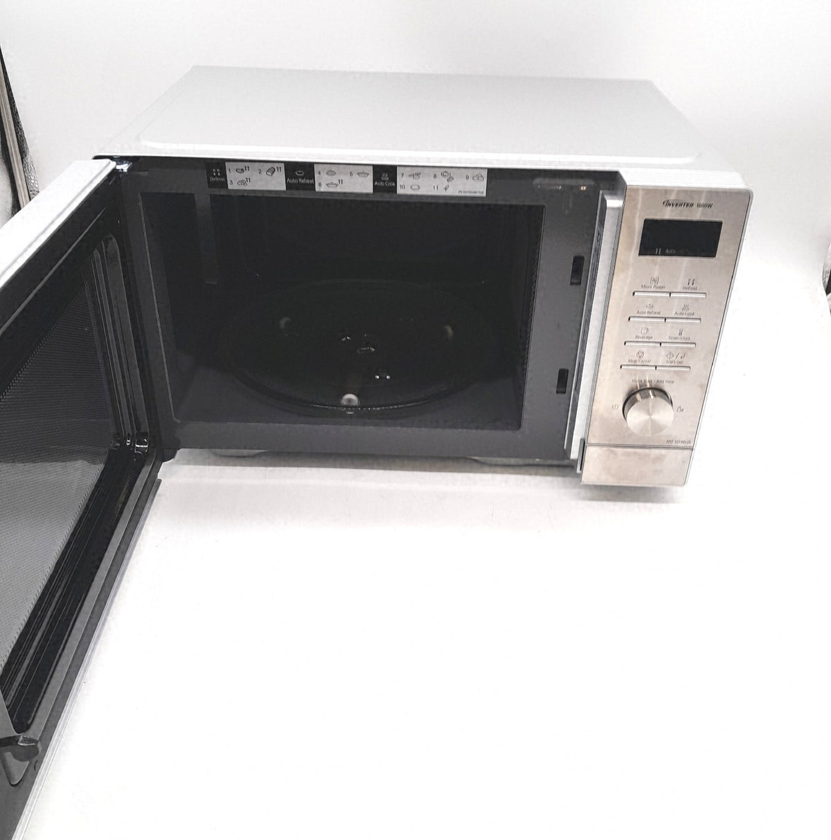 Panasonic D36QSEPG Solo Mikrowelle 29 l 1000 W automatisches Auftauen 11 Programme
