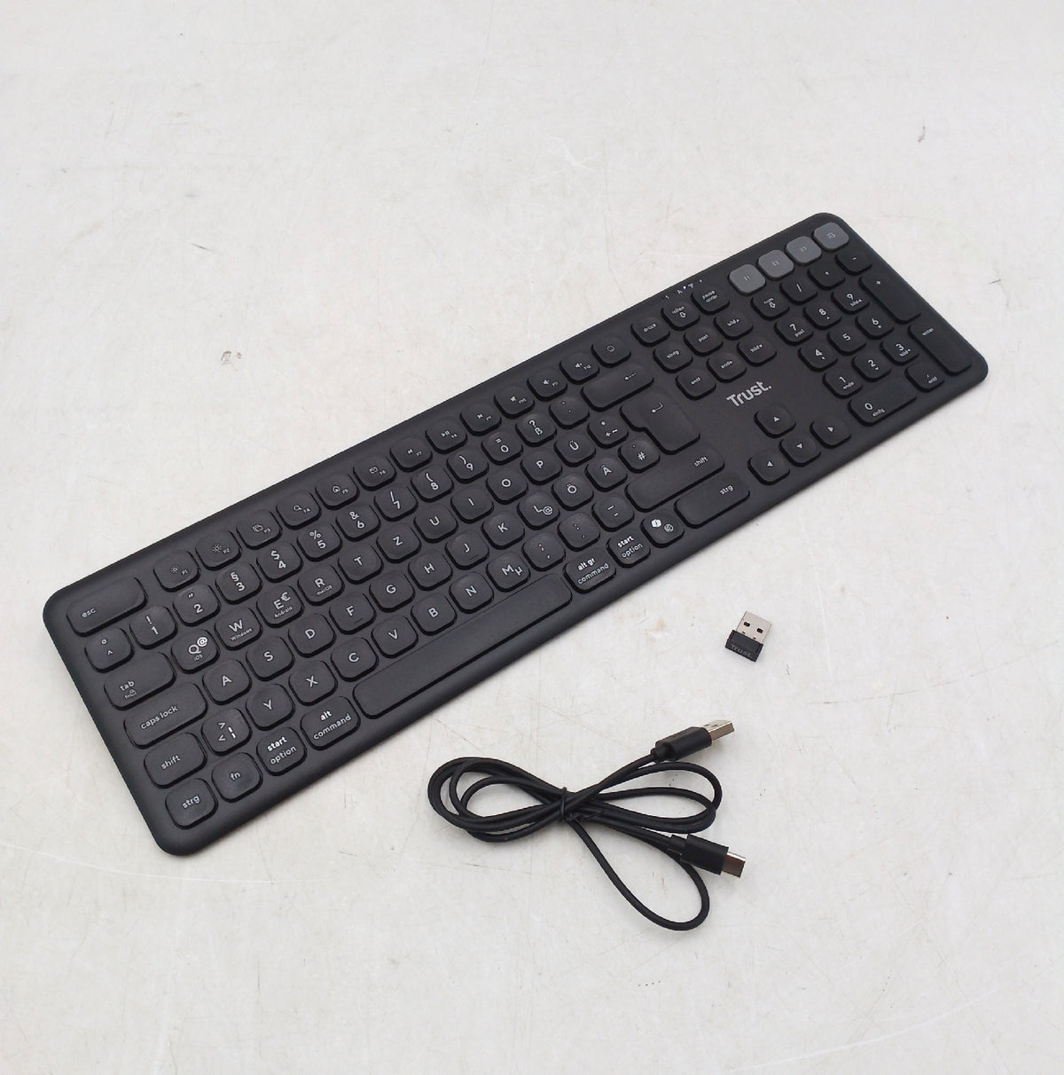 Trust Vaiya Tastatur Kabellos Bluetooth 24 GHz Deutsches Layout QWERTZ Funktastatur