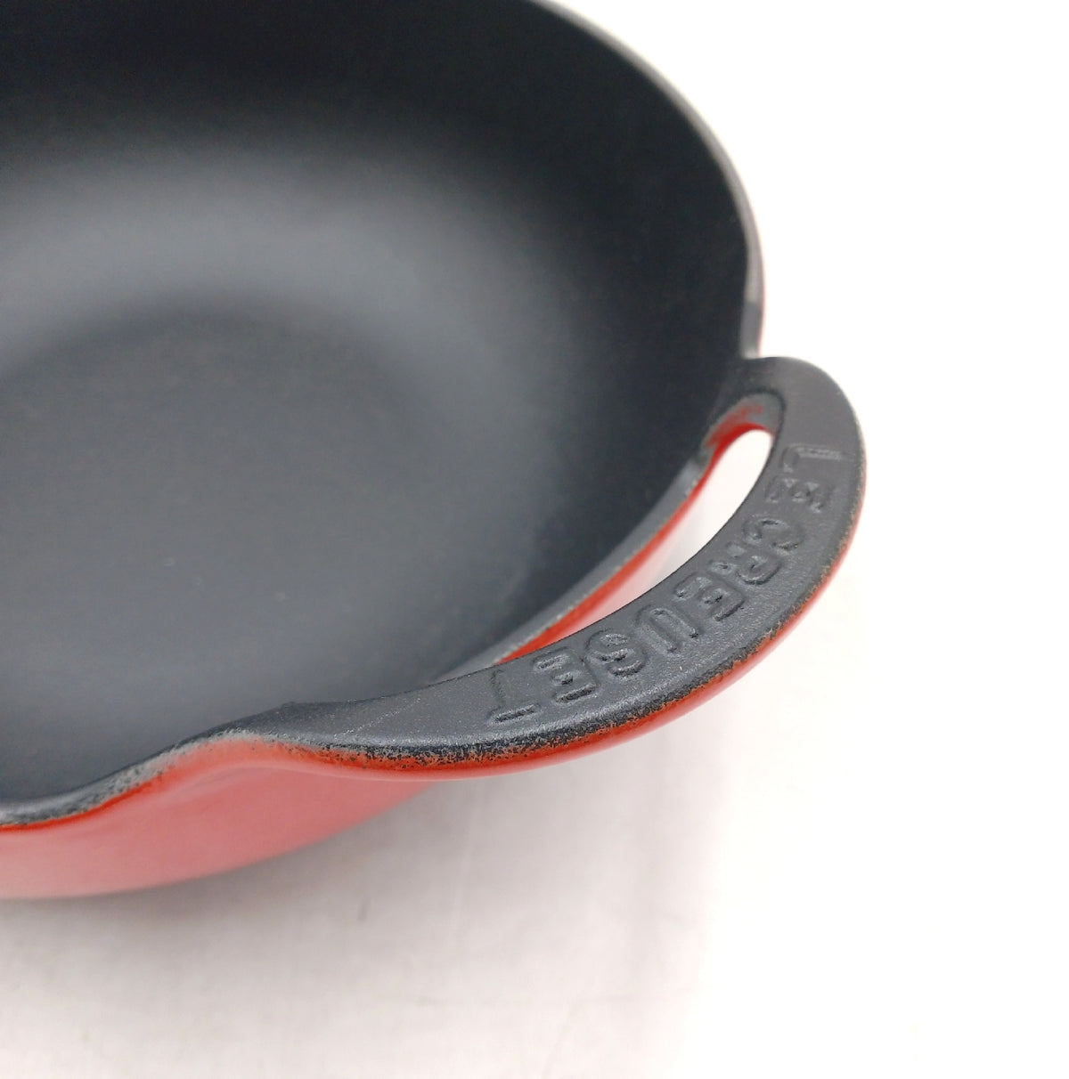 Le Creuset Balti Dish Gusseisen 24 cm 27 Liter Kirschrot Brat- und Schmortopf