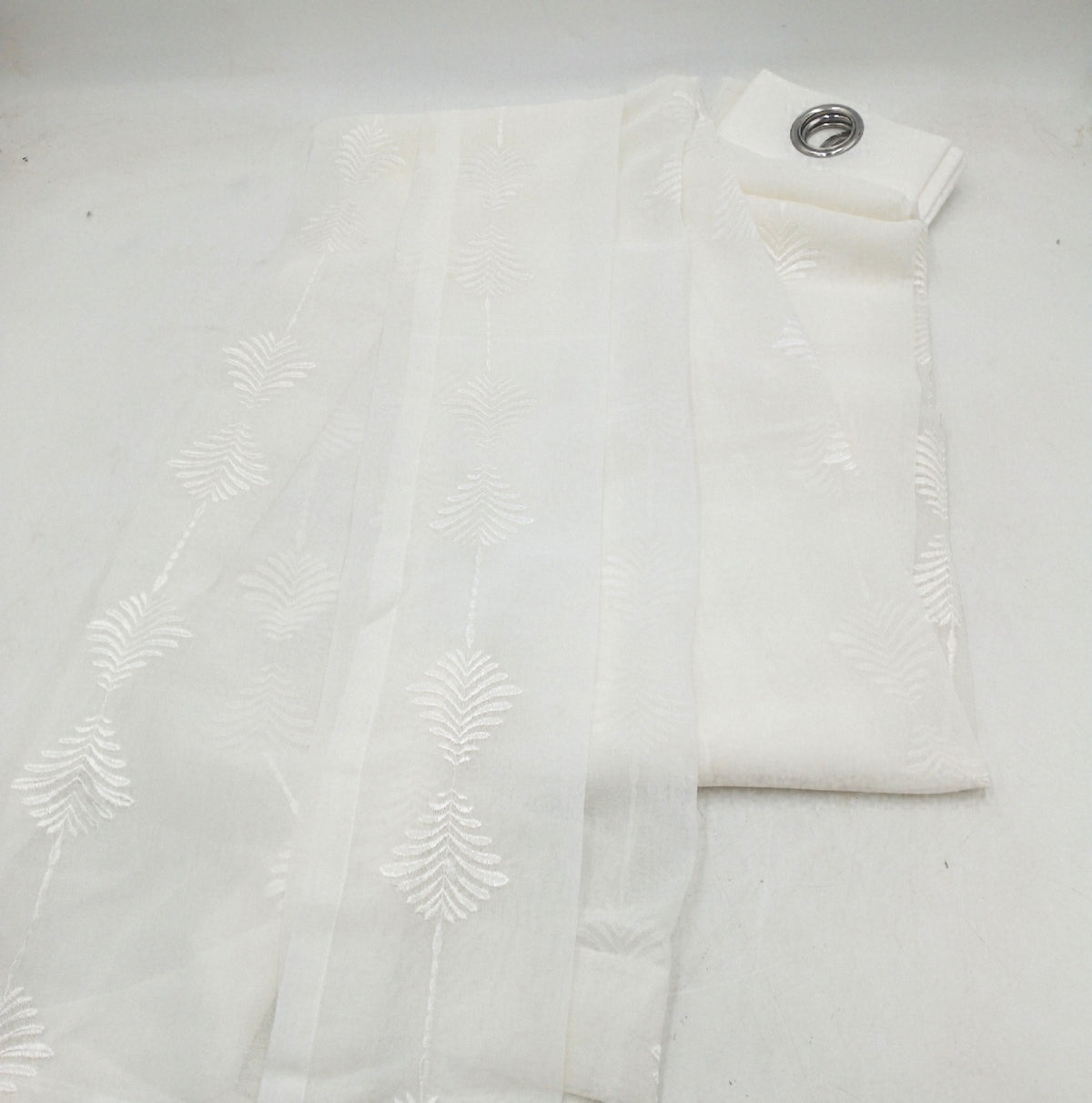 DAS DESIGN Gardinenschal halbtransparent Dekoschal Stoff Ösenschal Voile M W