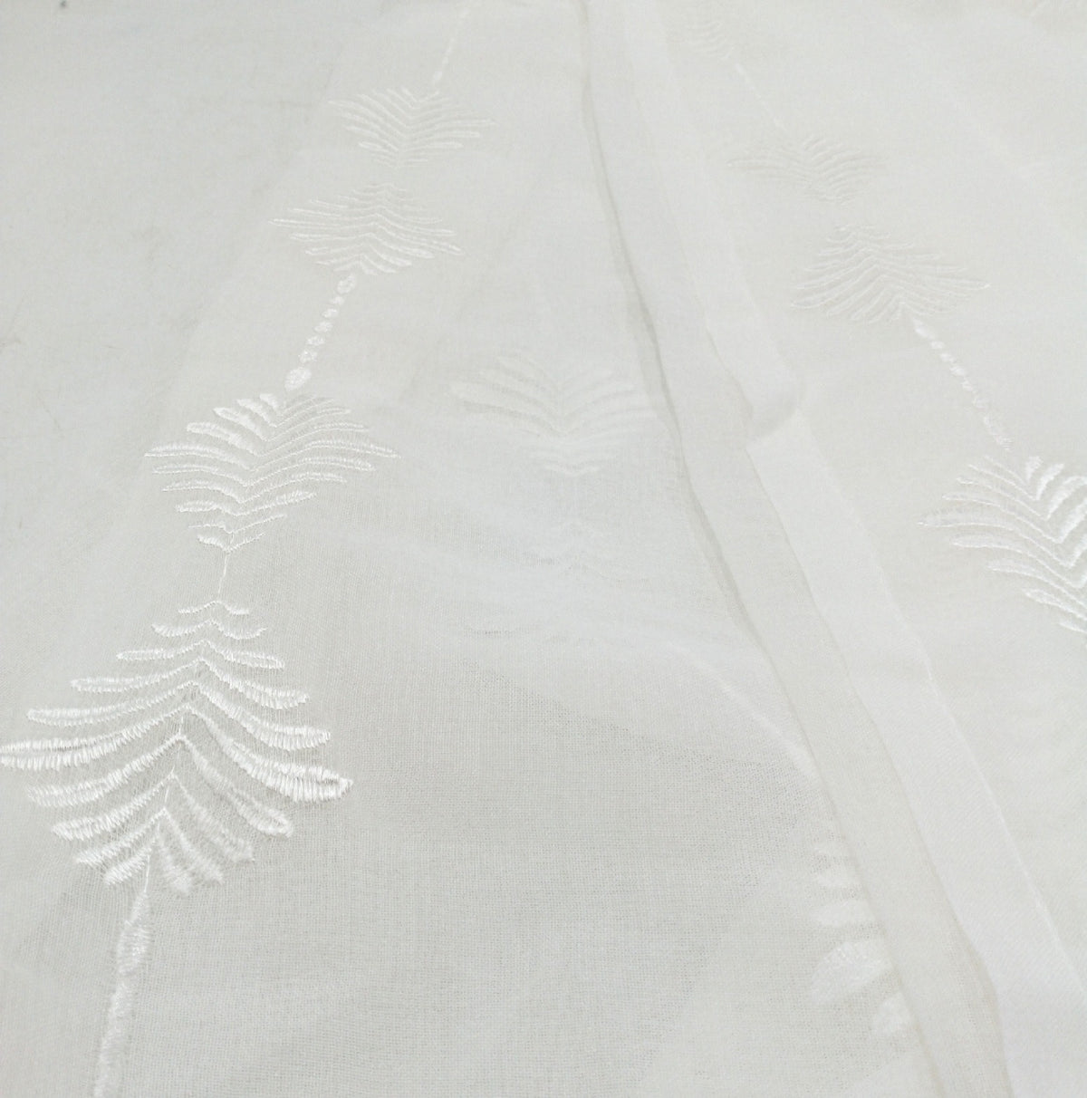 DAS DESIGN Gardinenschal halbtransparent Dekoschal Stoff Ösenschal Voile M W