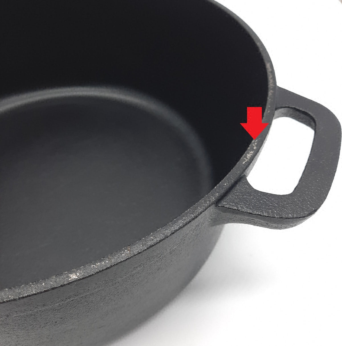 AmazonBasics - Schmortopf aus bereits eingebranntem Gusseisen, zwei Griffe, 6,62