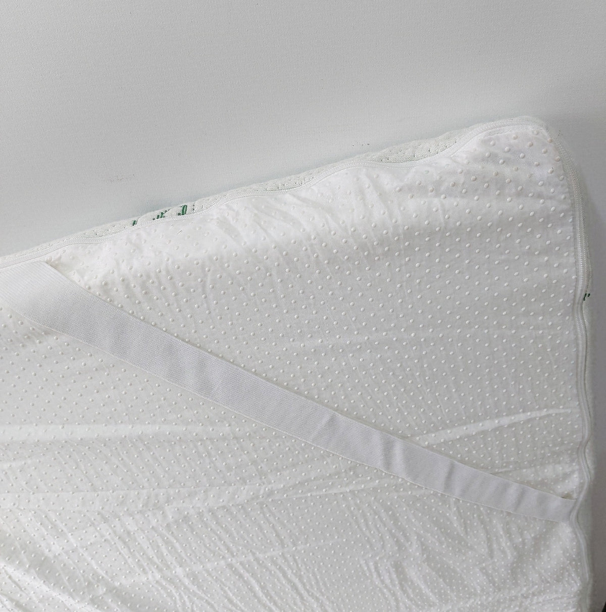 Dailydream Topper 140x200 cm Memory Foam 5 cm hoch Matratzenauflage mit kleinem Riss hinten