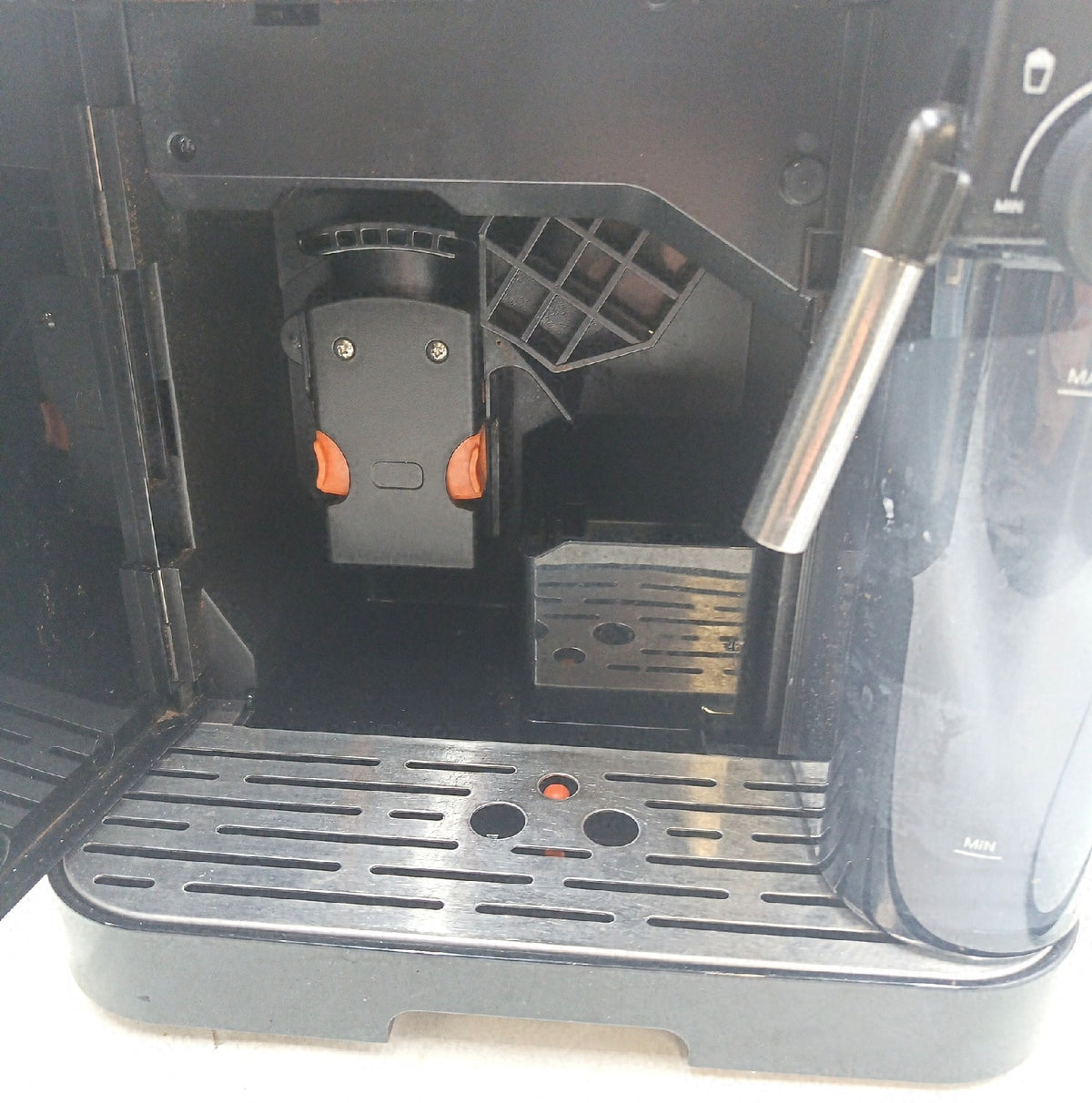 Grundig KVA 7230 Kaffeevollautomat 10 Kaffeespezialitaeten Defekt