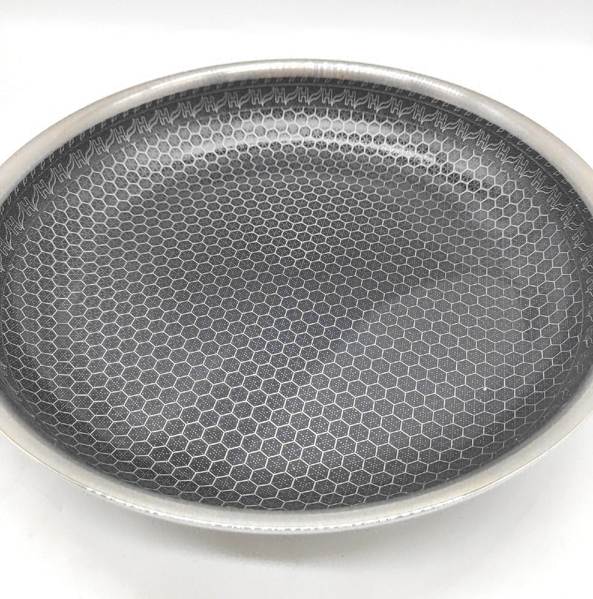 HENSSLERS Edelstahl Pfanne 28 cm Keramikbeschichtung mit Holzkochlöffel Unterseite fleckig