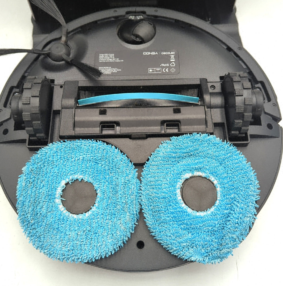 Cecotec Saug und Wischroboter mit selbstentleerender Basisstation leichte Krat