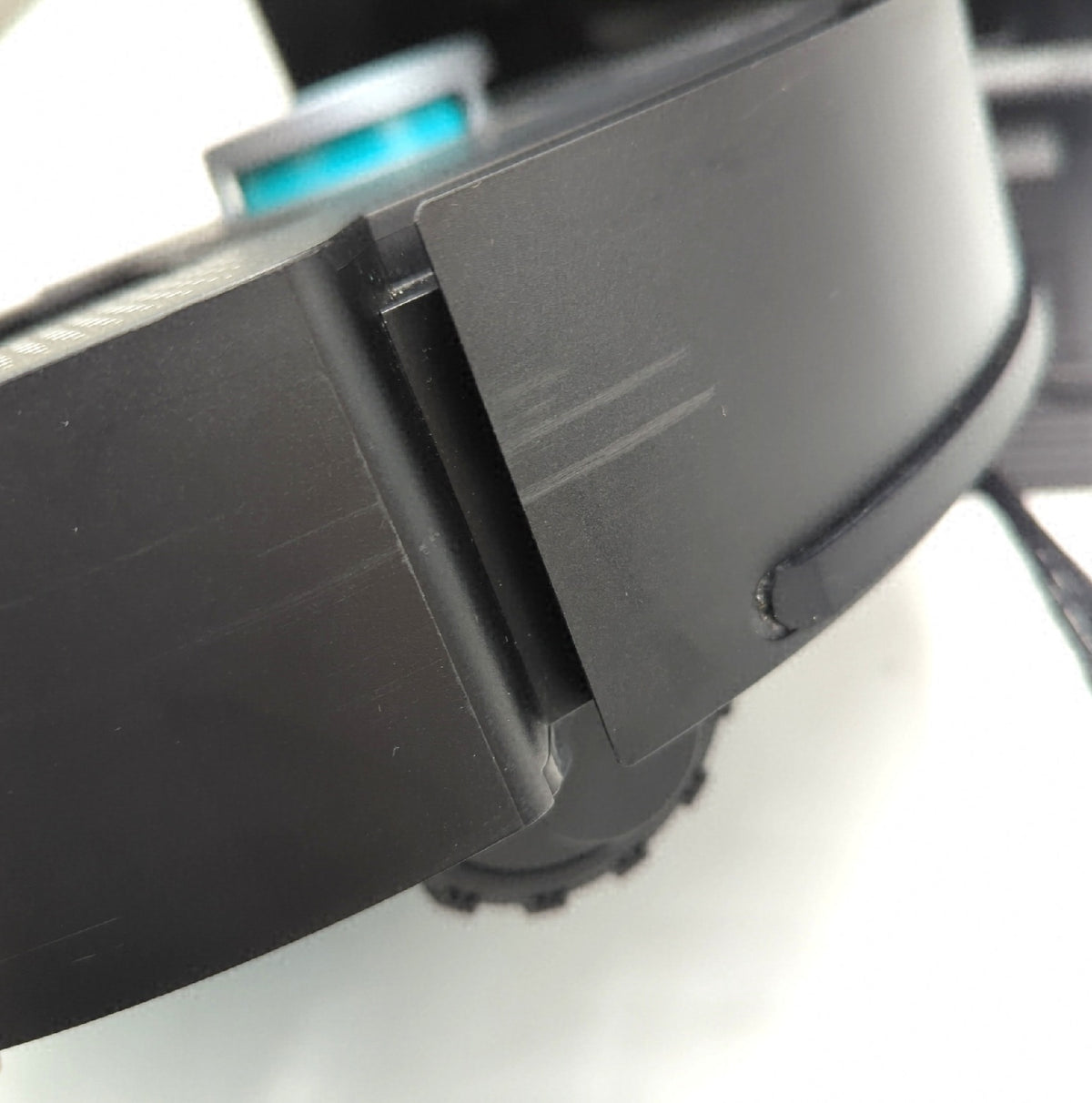 Cecotec Saug und Wischroboter mit selbstentleerender Basisstation leichte Krat