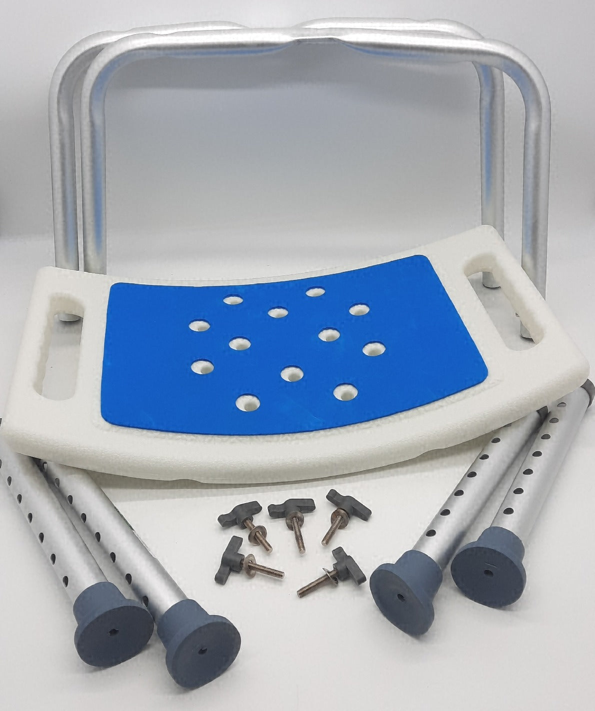 Duschhocker Höhenverstellung Leichter Badehocker gebogener Sitz mit Gebrauchsspuren Risse Wasserflecken