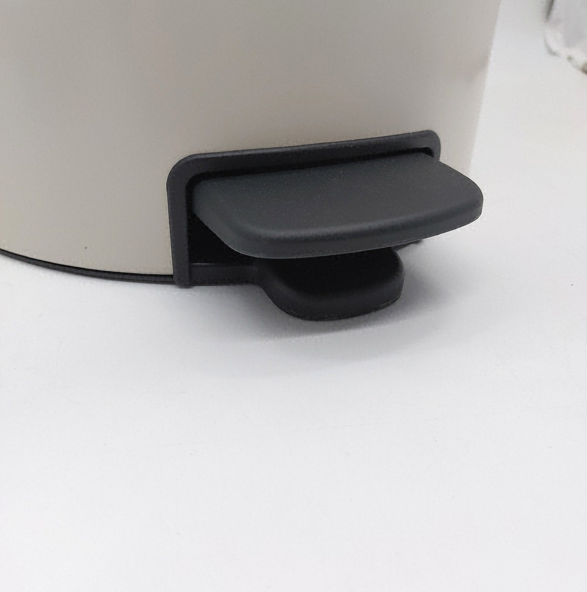 Brabantia NewIcon Treteimer 30L großer Abfalleimer Küche Softclose Deckel leichte Dellen