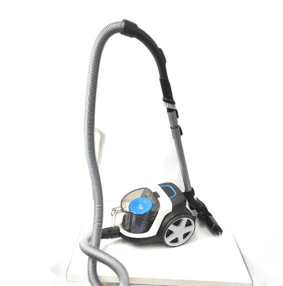 Philips Staubsauger mit Zyklon Technologie und Schlauchsystem modern leistungsstark