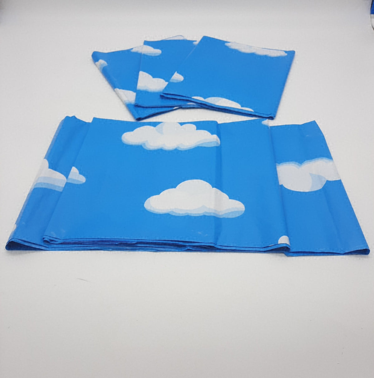 Pack Geschichte Geburtstag Tischtuch 137x274cm blauer Himmel weiße Wolke 4er Set