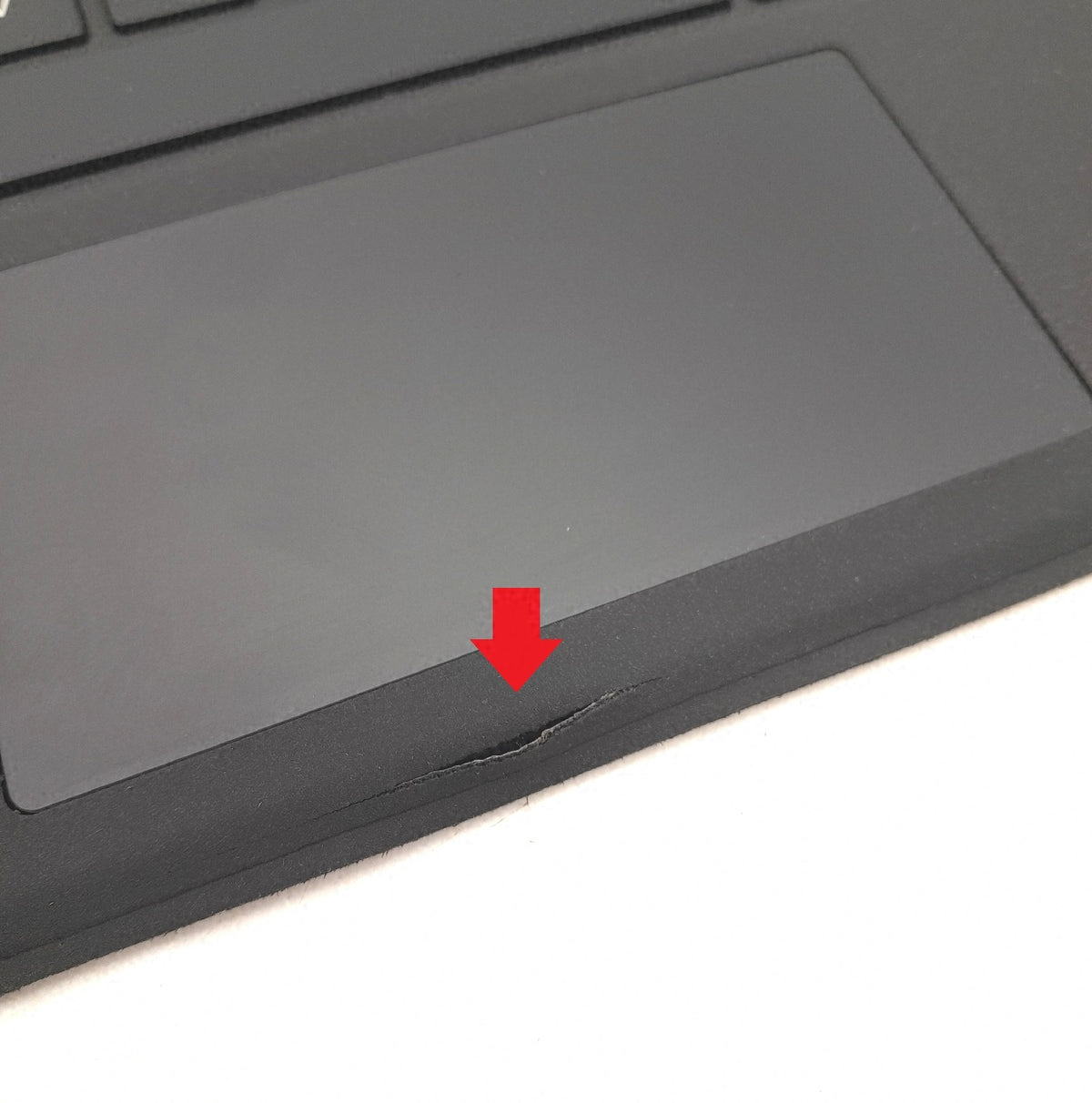 Microsoft Surface Pro Type Cover Surface Pro 4 7 QWERTY USA Schwarz mit Riss unter Bedienfeld