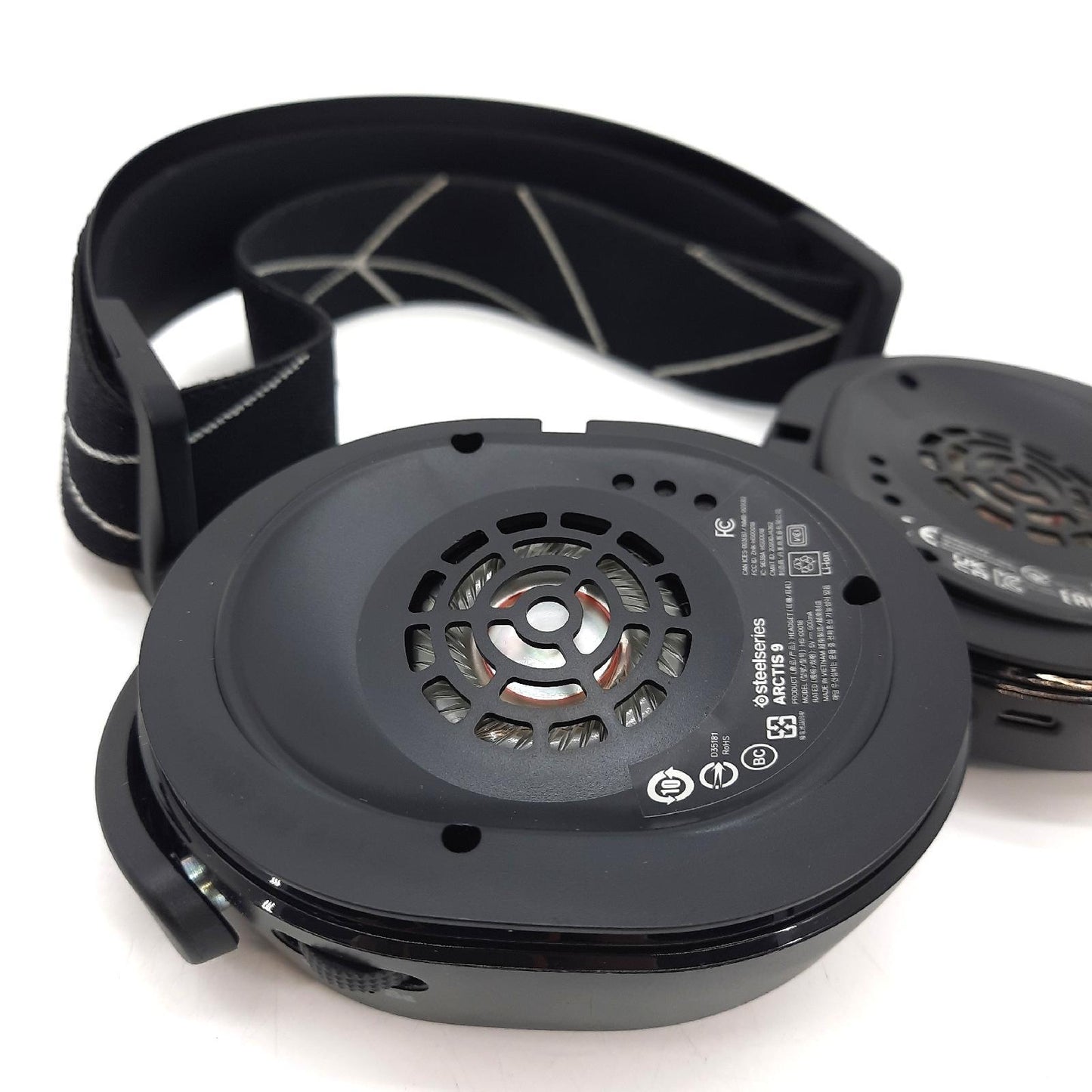 SteelSeries Arctis 9 Dual Wireless Gaming Headset Ohrpolster fehlen
