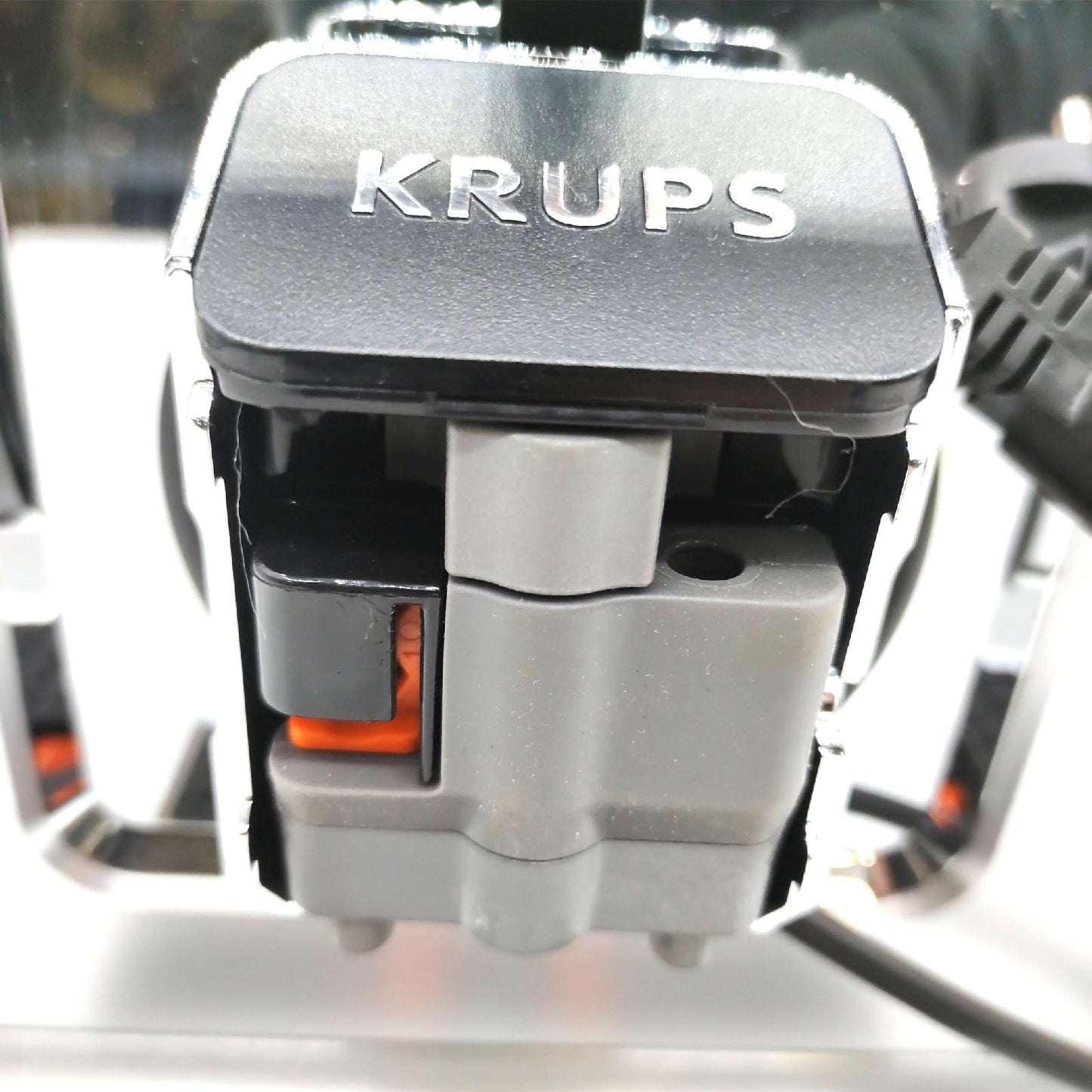 KRUPS Evidence Kaffeevollautomat One Touch Cappuccino Gebrauchsspuren Wassertank beschädigt