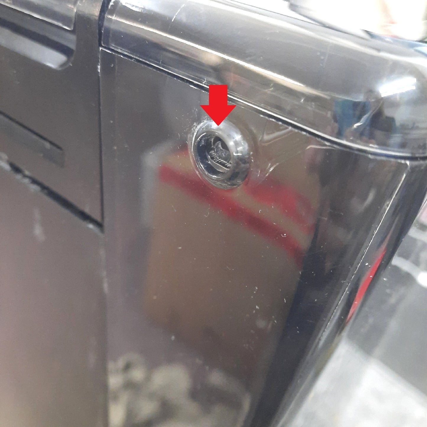 KRUPS Evidence Kaffeevollautomat One Touch Cappuccino Gebrauchsspuren Wassertank beschädigt