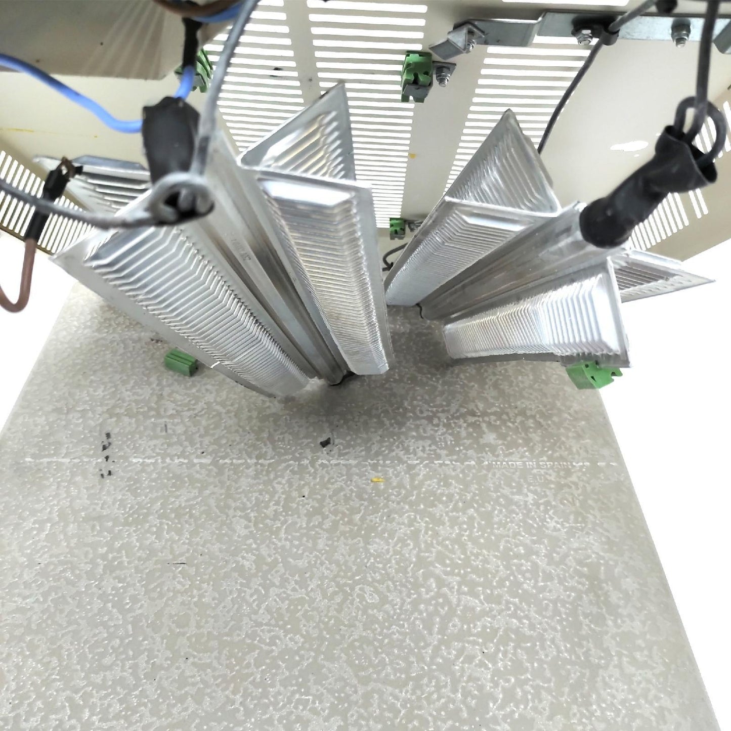 Emerio Speicherstein energiespar Heizgerät, SH-122562, MADE IN EUROPE, perfekte Effizienz aus Infrarot/Konvektor/Heizlüfter, IP24, Asturian Marblestone Design, Wandmontage, 2000 Watt