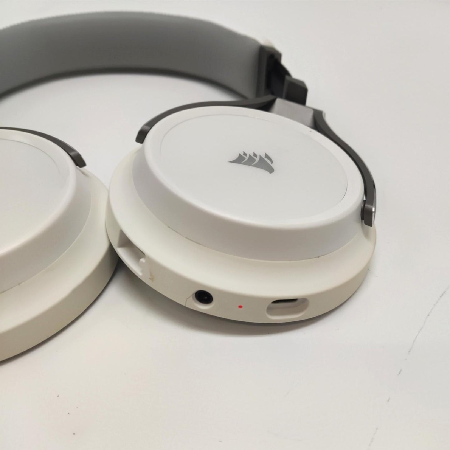 Corsair Virtuoso RGB Wireless stark gebraucht Ohne Ohrpolster Verfärbt