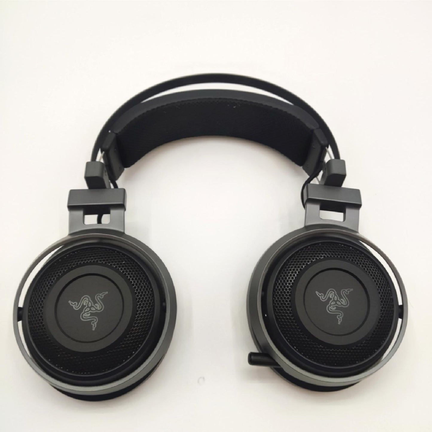 Razer Nari Ultimate Drahtloses Gaming Headset mit Gebrauchsspuren ohne Kabel
