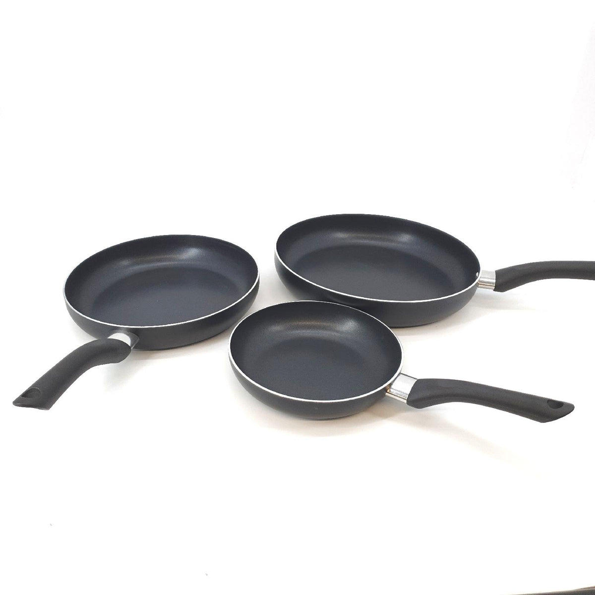 Amazon Basics 3er Bratpfannen Set Antihaftbeschichtung Schwarz 20 cm 25 cm 30 cm