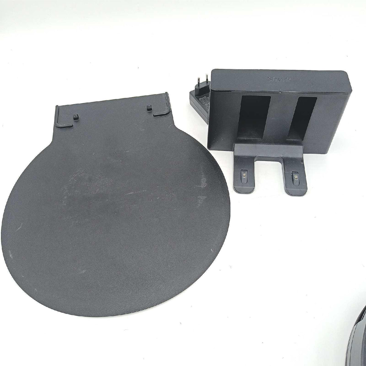 Shark AI Robot VacMop Saugroboter  Staubsauger-Roboter mit Wischfunktion  Anti Hair Wrap  Teppich und Hartboden  Roboterstaubsauger  90 Min Laufzeit  manuelle und App-Steuerung  Schwarz  RV2001WDEU