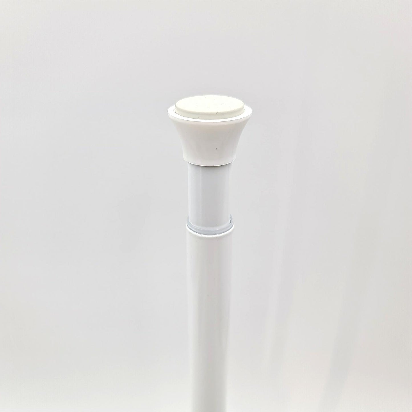 Amazon Basics Teleskop-Duschvorhangstange zum Einklemmen 61 bis 91 cm Weiß