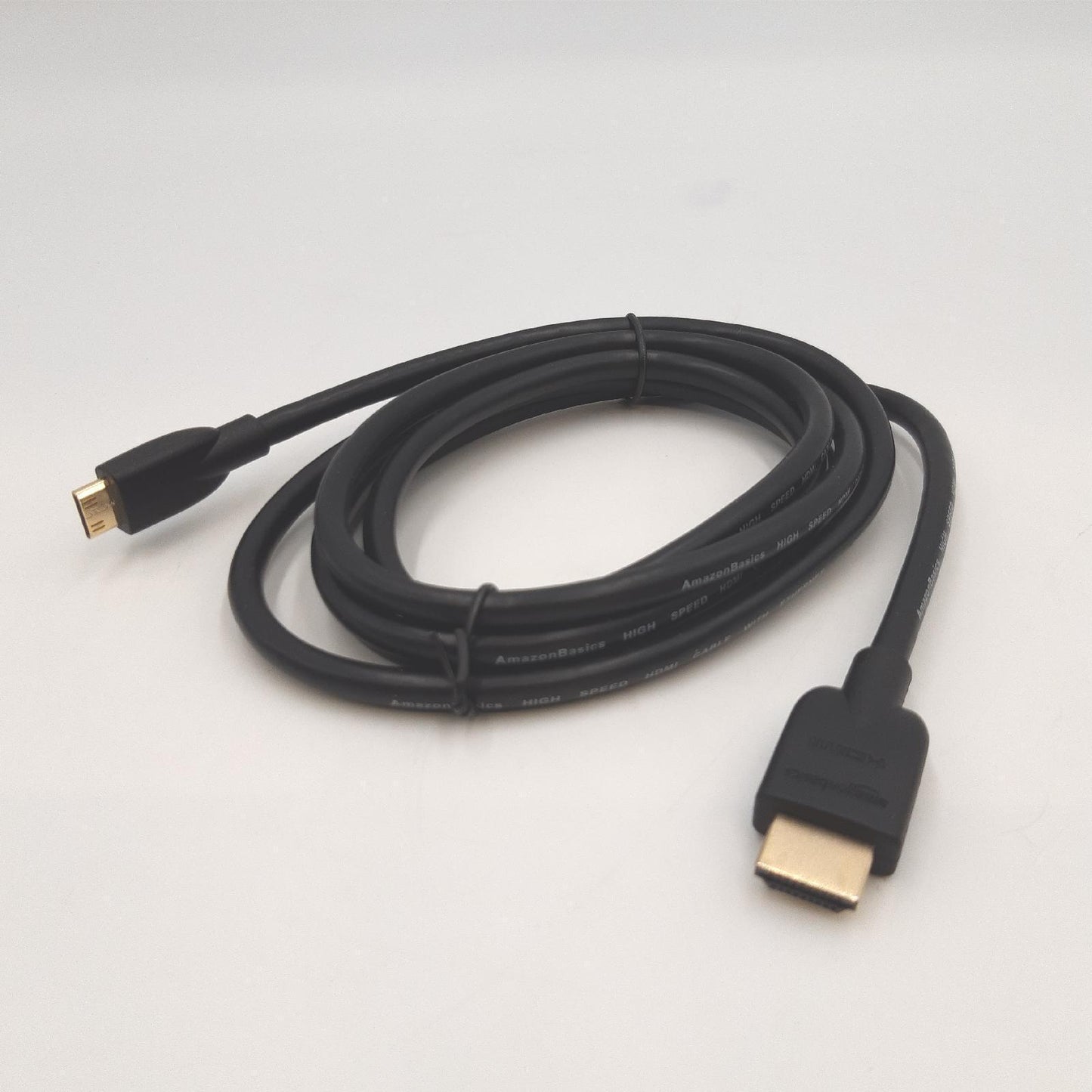 Amazon Basics Kabel Verbindungstechnik Mini HDMI auf HDMI 1 8 Meter Schwarz HDMI Anschluss