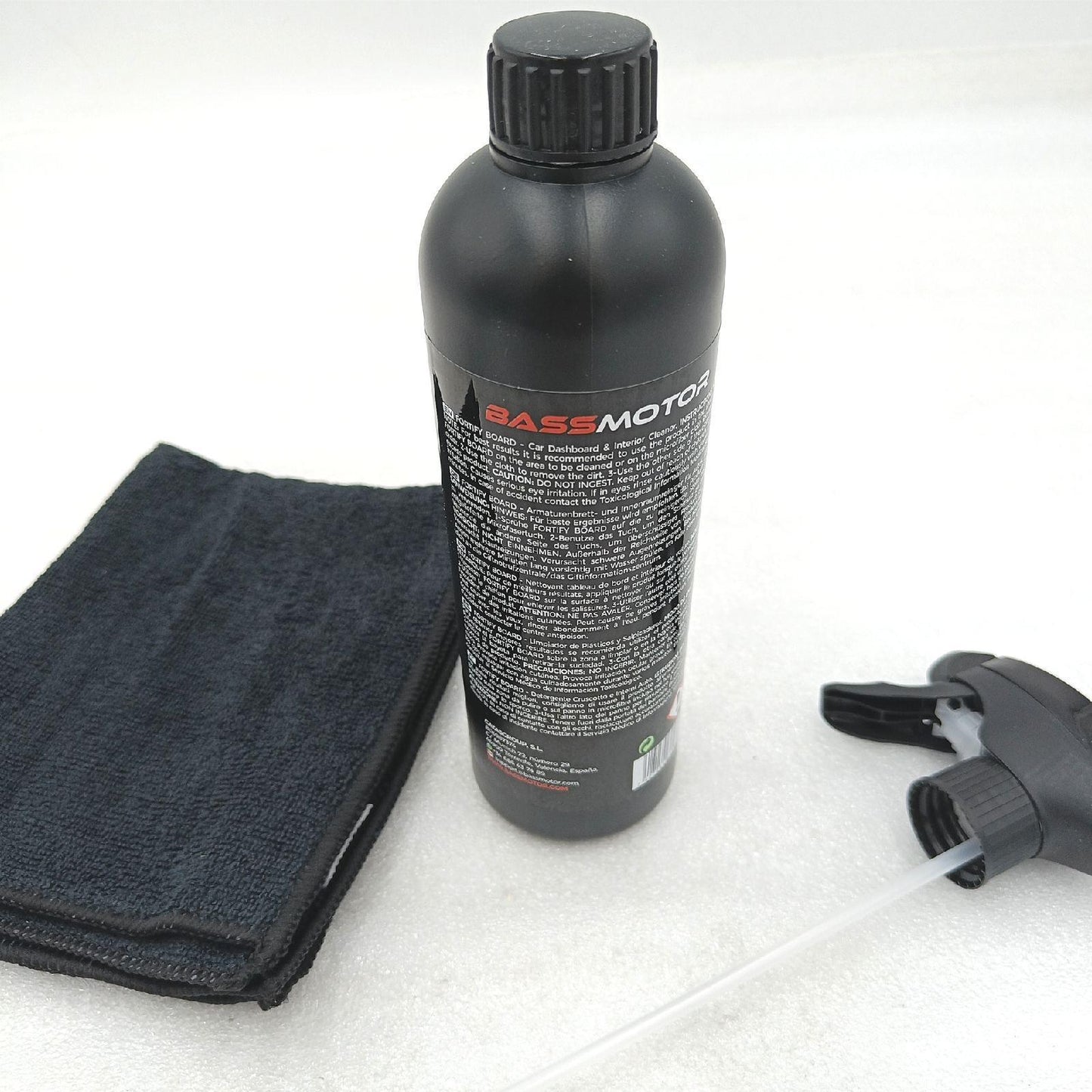 BassMotor Innenraumreiniger für Armaturenbrett & Kunststoffe im Auto, Spezial Anti-Staub, Natürliches Finish, Reinigt ohne Glanz, Frischer Duft für Innenraum - Fortify Board 500ml + Mikrofasertuch.
