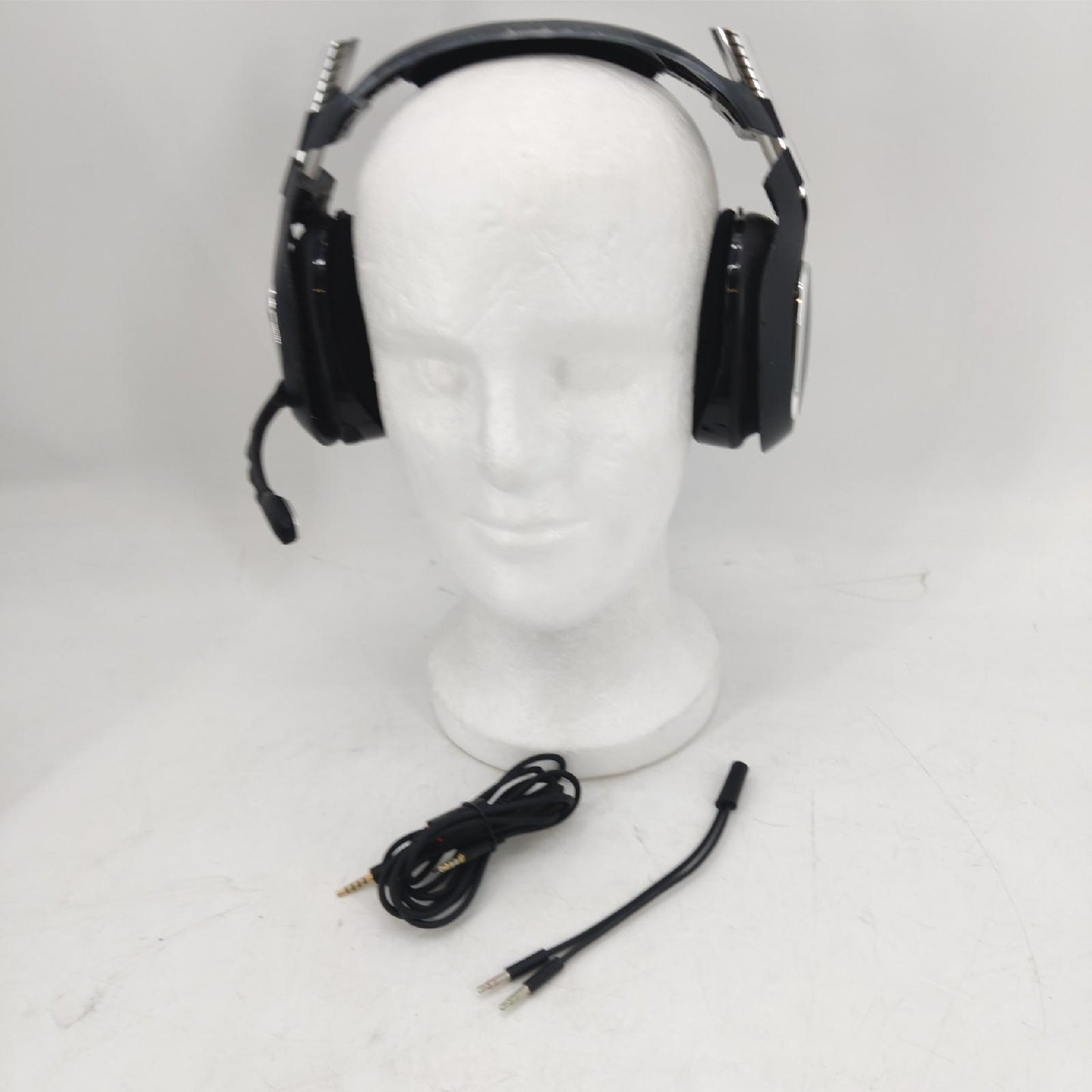 ASTRO Gaming A40 TR Gaming-Headset mit Kabel, ASTRO Audio V2, Dolby ATMOS, 3,5mm Anschluss, Austauschbares Mikrofon, für Xbox X|S, Xbox One, PC, Mac, Nintendo Switch - Schwarz/Rot