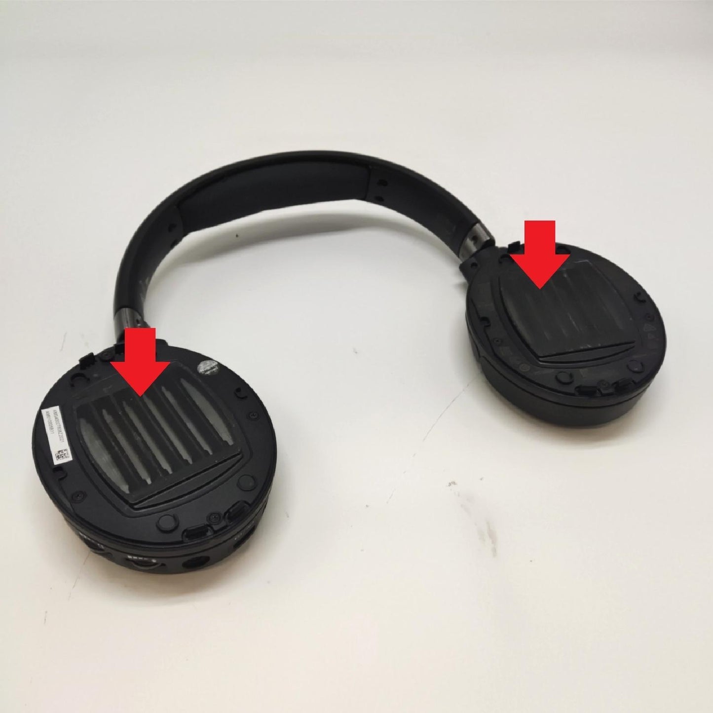 HyperX Cloud Orbit S Gaming Headset mit starken Gebrauchsspuren Kopfhörer Klangqualität immersive Audio-Qualität.