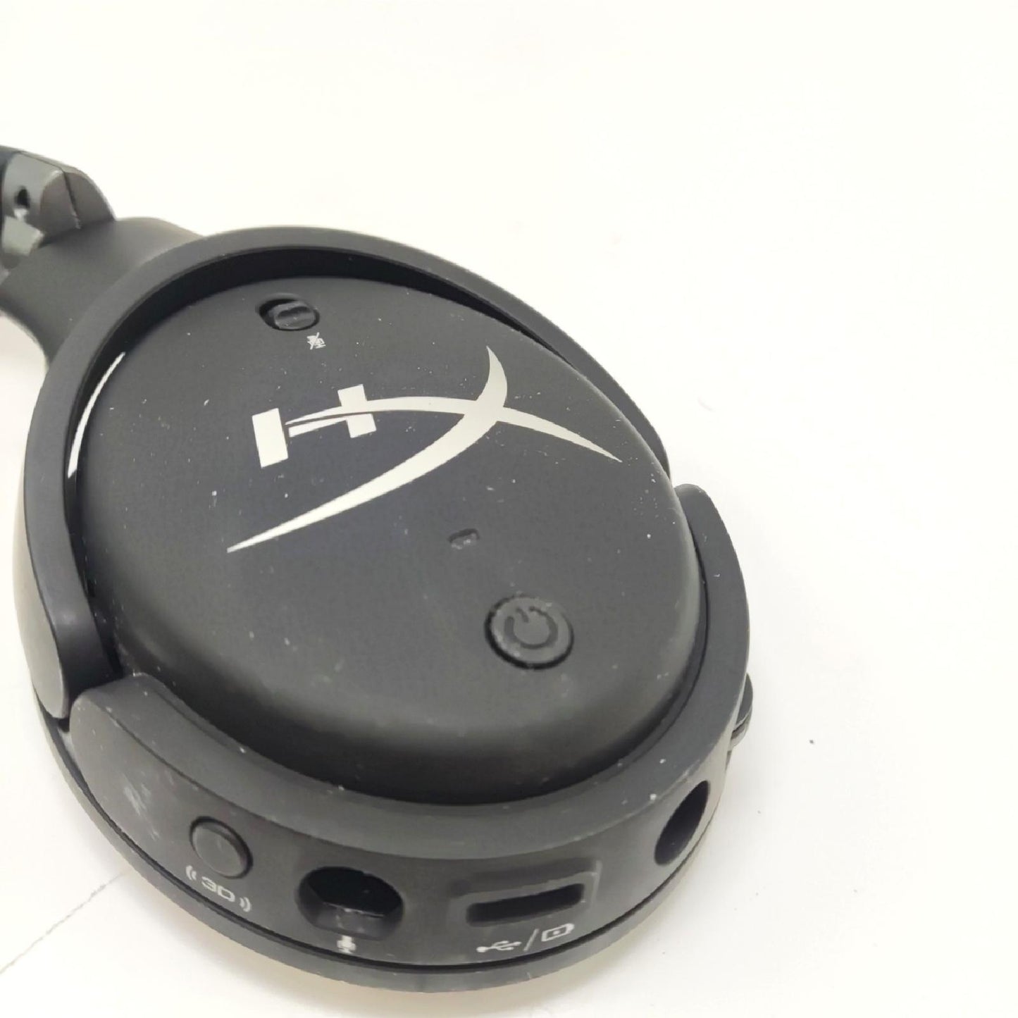 HyperX Cloud Orbit S Gaming Headset mit starken Gebrauchsspuren Kopfhörer Klangqualität immersive Audio-Qualität.