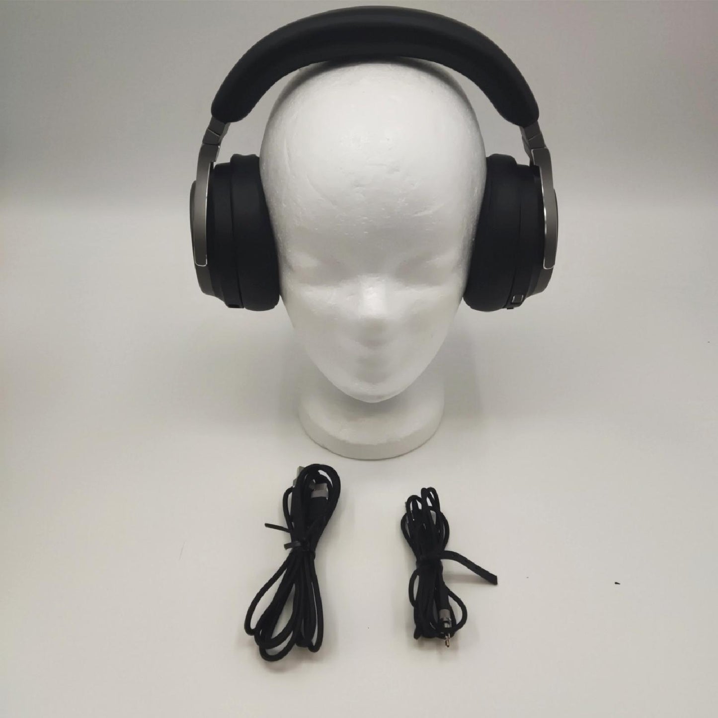 Corsair Virtuoso RGB Wireless SE High Fidelity Gaming Headset Kopfpolster beschädigt ohne Dongle