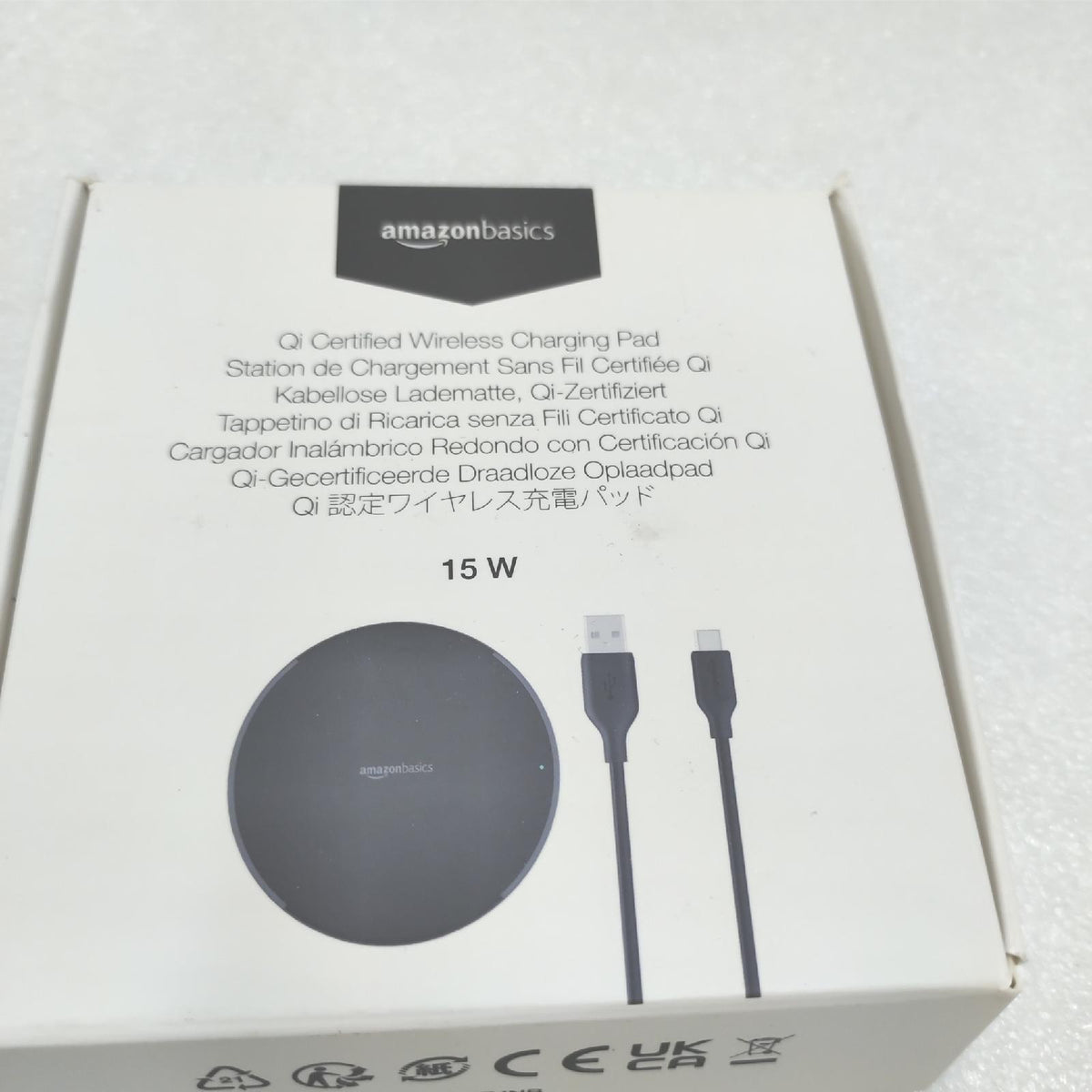 Amazon Basics 15W Qi-zertifiziertes kabelloses Ladepad iPhone 16/15/14/13/12/11/X  Samsung - mit USB-Kabel Netzteil nicht im Lieferumfang enthalten - Schwarz