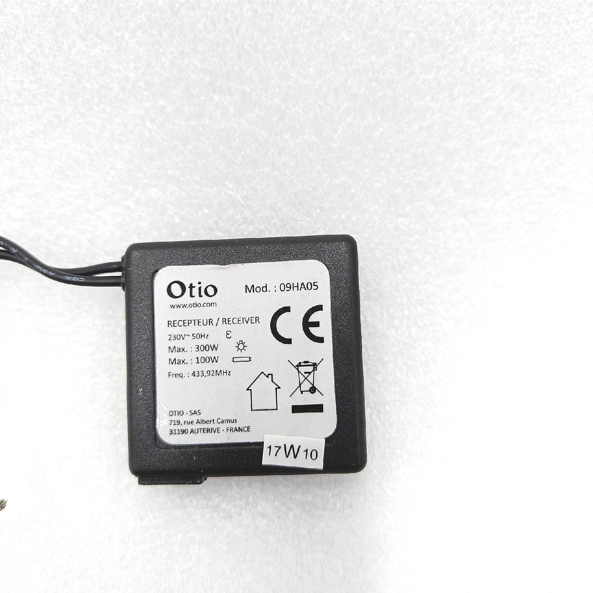 Otio - Smart-Beleuchtungsset mit WLAN-Gateway und 3 Modulen - Schwarz - Kompatibel mit Alexa und Google Assistant - Fernsteuerung per App - Einfache Installation - 15m Reichweite