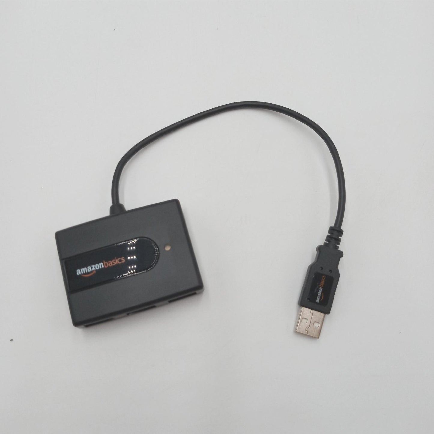 Amazon Basics USB Hub 2.0 Ultra mit 4 Ports, Schwarz