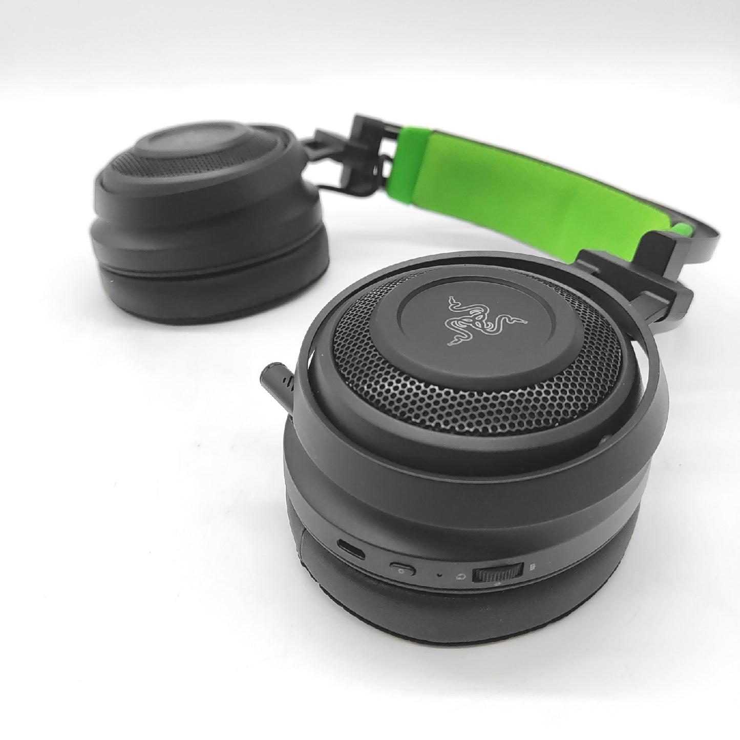 Razer Nari Ultimate for Xbox One kabellose Gaming HyperSense Kopfhörer- - Defekt