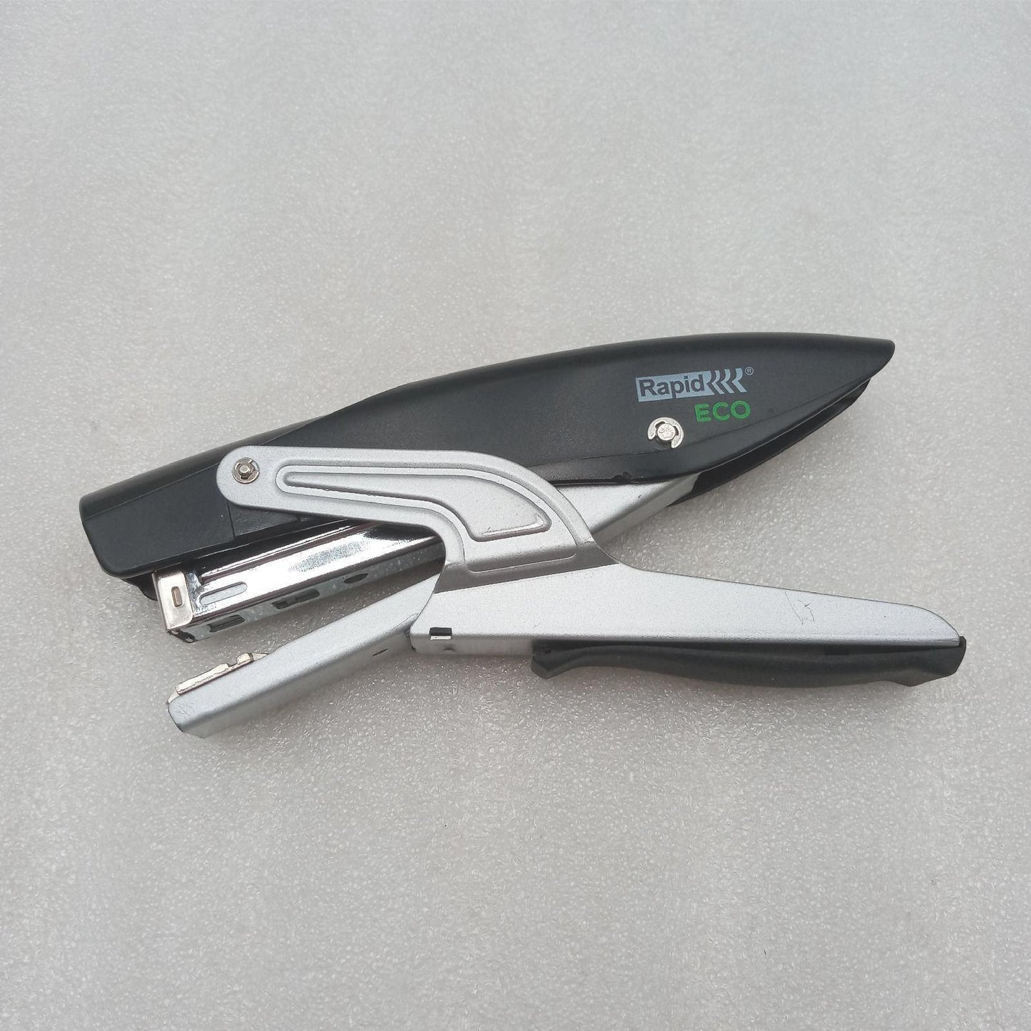 Rapid ECO Tacker, kompaktes und verstellbares Amboss-Heftgerät aus recyceltem Kunststoff, für zu Hause, Büro oder Schule, Teil der ECO-Reihe, schwarz, 24812500