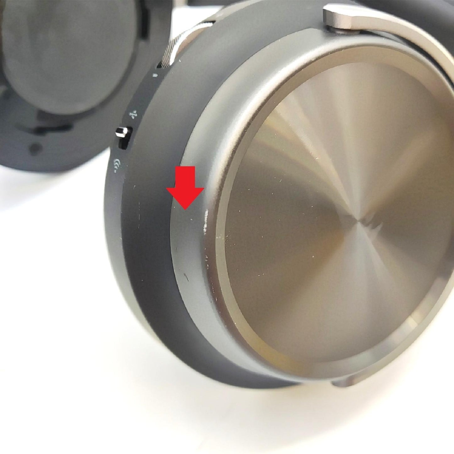 Corsair VirtuoSo RGB Wireless SE High-Fidelity-Gaming-Headset Unvollständig