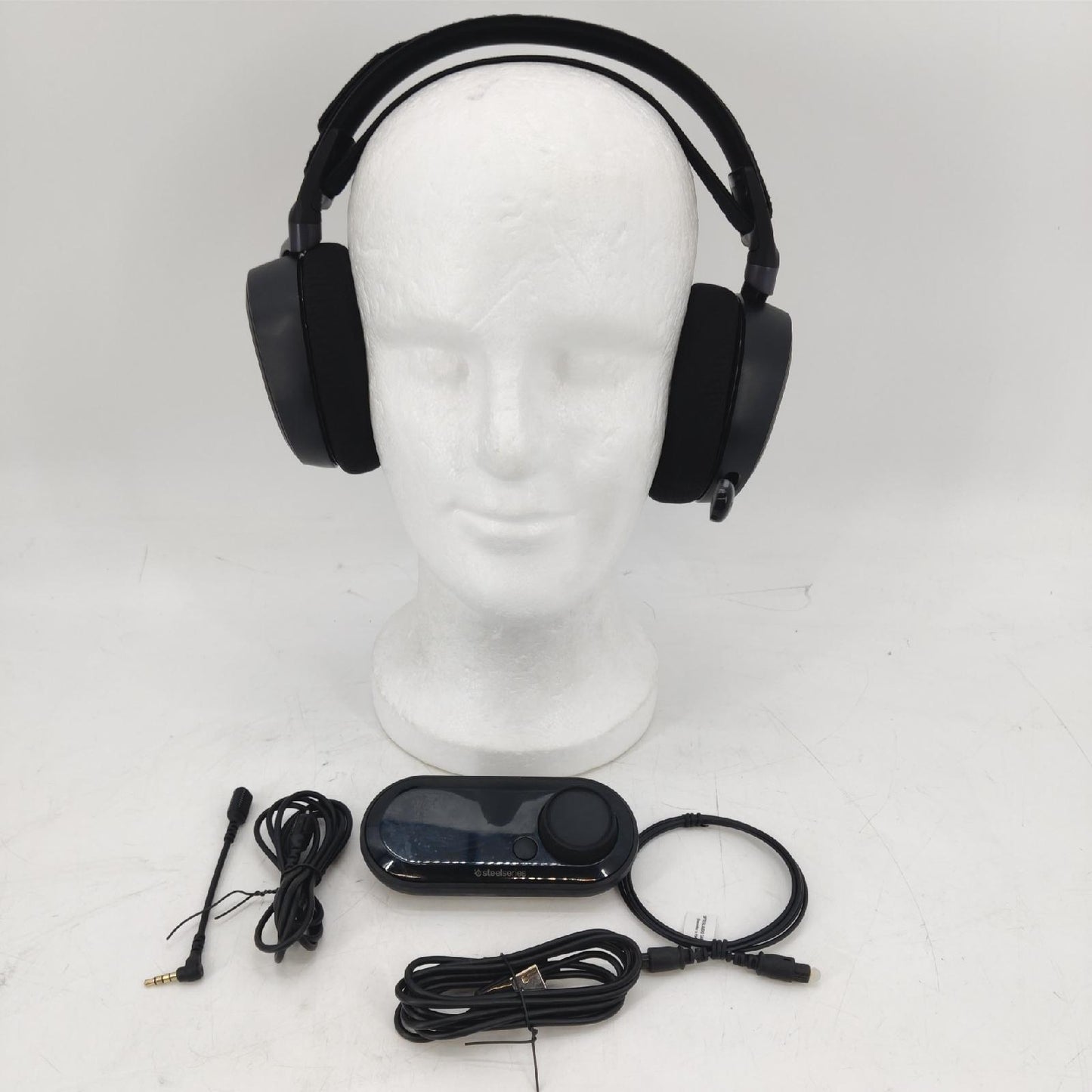 SteelSeries Arctis Pro High Fidelity-Gaming-Headset Kopfhörer (129,99)