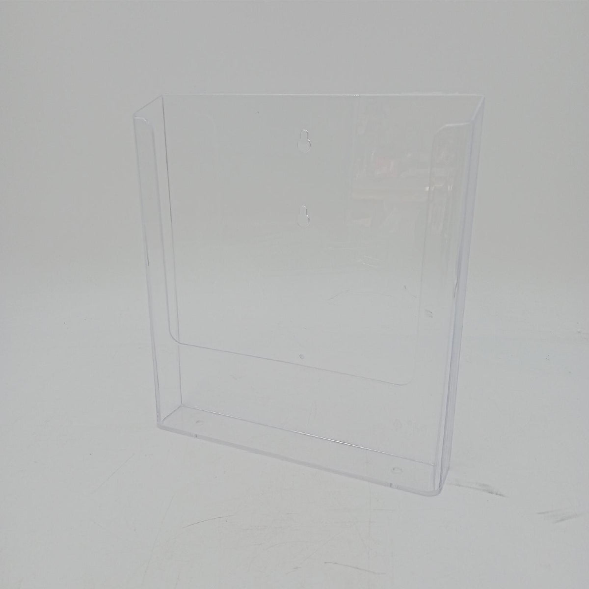 VITAdisplays 2 Stk. DIN A4 Wandprospekthalter  transparenter Flyerhalter zur Wandmontage  Wand-Prospekthalter für DIN A4 Prospekte  Prospekthalter als Wandhalter für Flyer und Kataloge