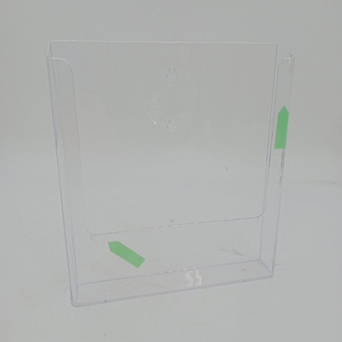 VITAdisplays 2 Stk. DIN A4 Wandprospekthalter  transparenter Flyerhalter zur Wandmontage  Wand-Prospekthalter für DIN A4 Prospekte  Prospekthalter als Wandhalter für Flyer und Kataloge