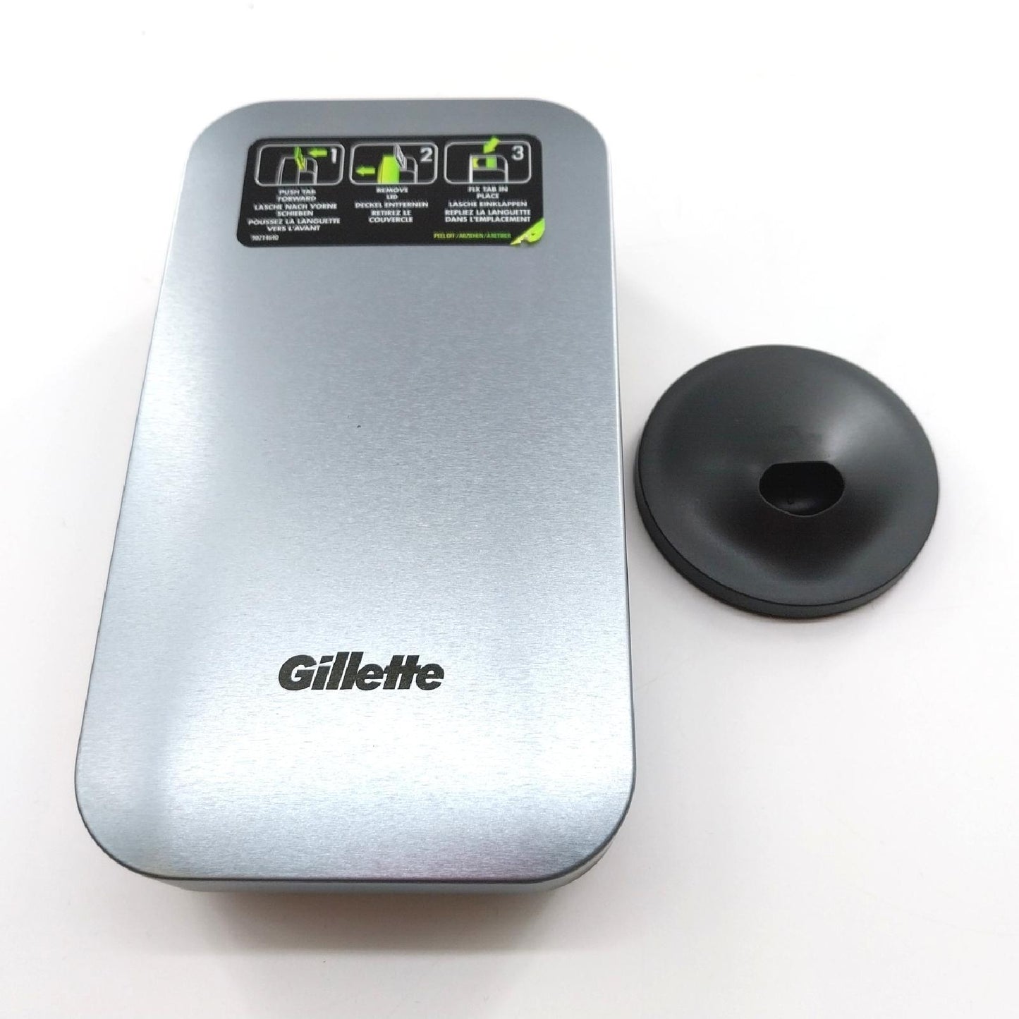 Gillette Rasierer Herrenpflege Rasierapparat mit 5 Ersatzklingen magnetische Basis Pflege