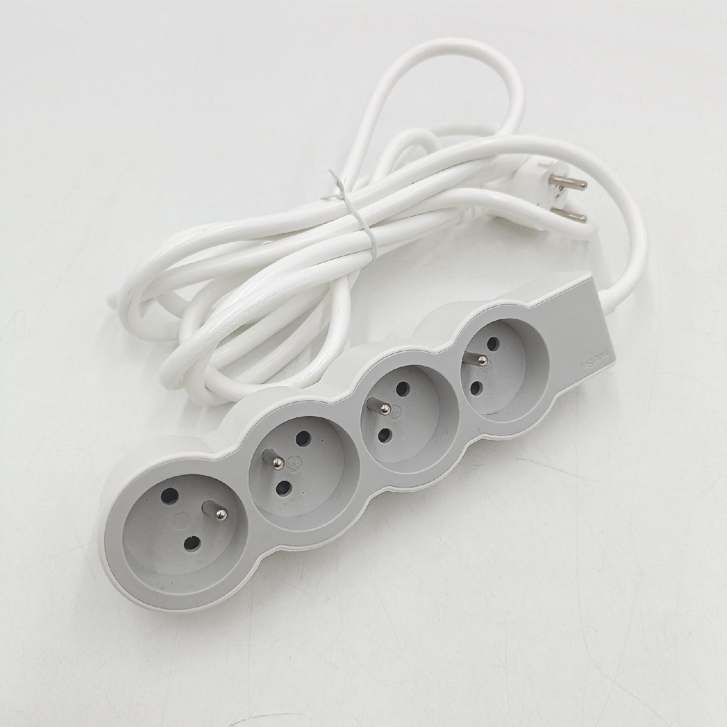 Legrand Steckdosenleiste Elektroinstallation FB 3 x 2P T Standard Kabel weiß