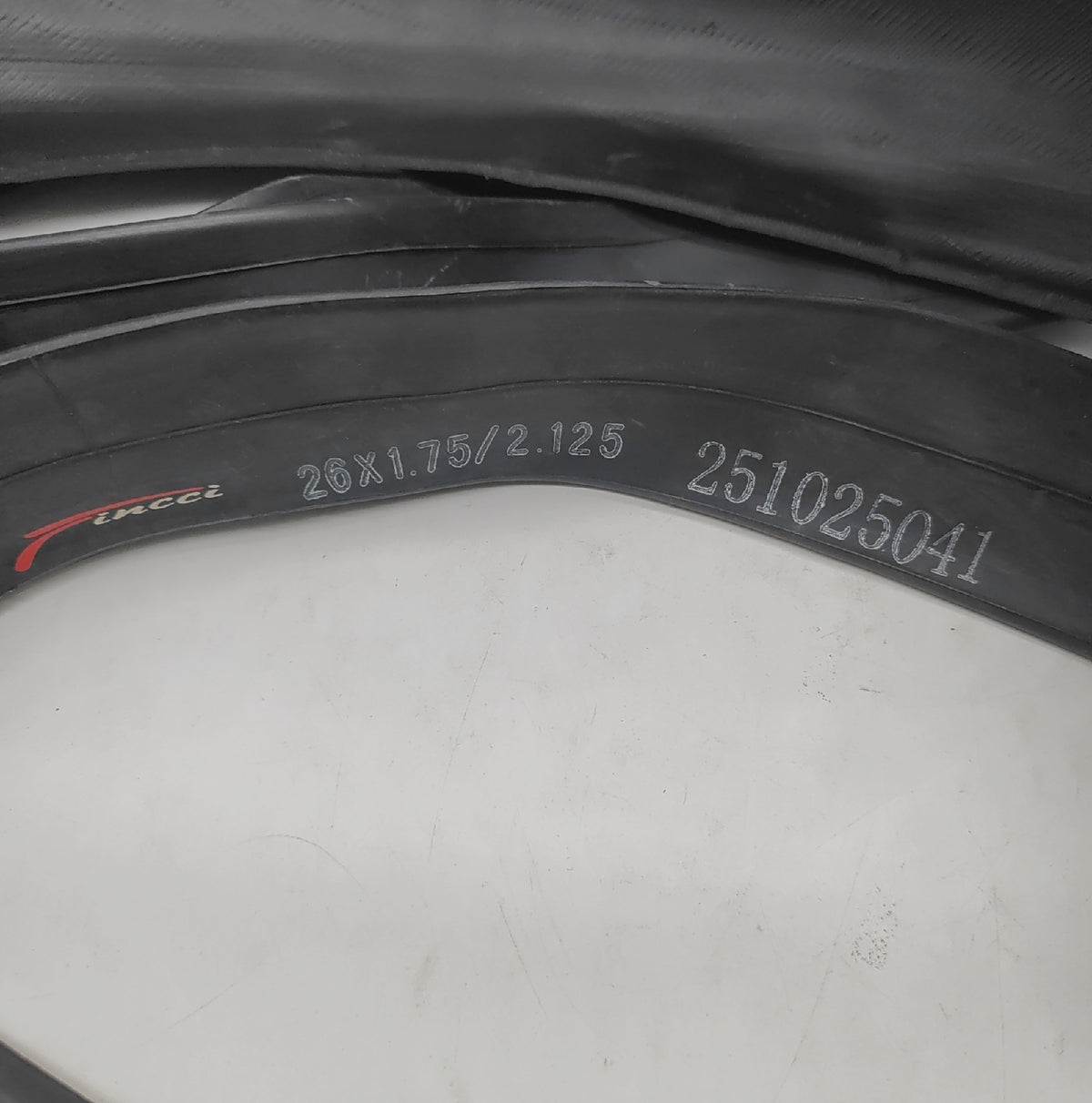 Fincci Robust Fahrradreifen 26 x 2125 Zoll 2X Autoventil Set Schrader AV Schlauch Faltbar