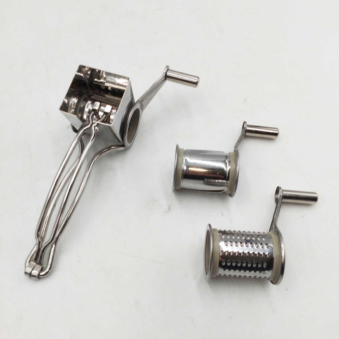 La Bonne Graine Mühle Käseraspel Küchenhelfer Rohkost Reiben Edelstahl Tromm